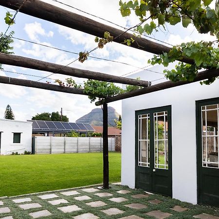 Victorian Square Guesthouse Graaff-Reinet Eksteriør billede