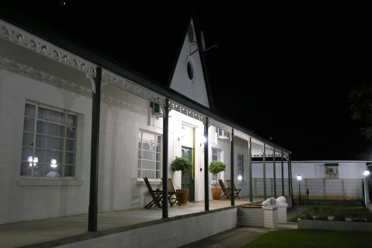 Victorian Square Guesthouse Graaff-Reinet Eksteriør billede